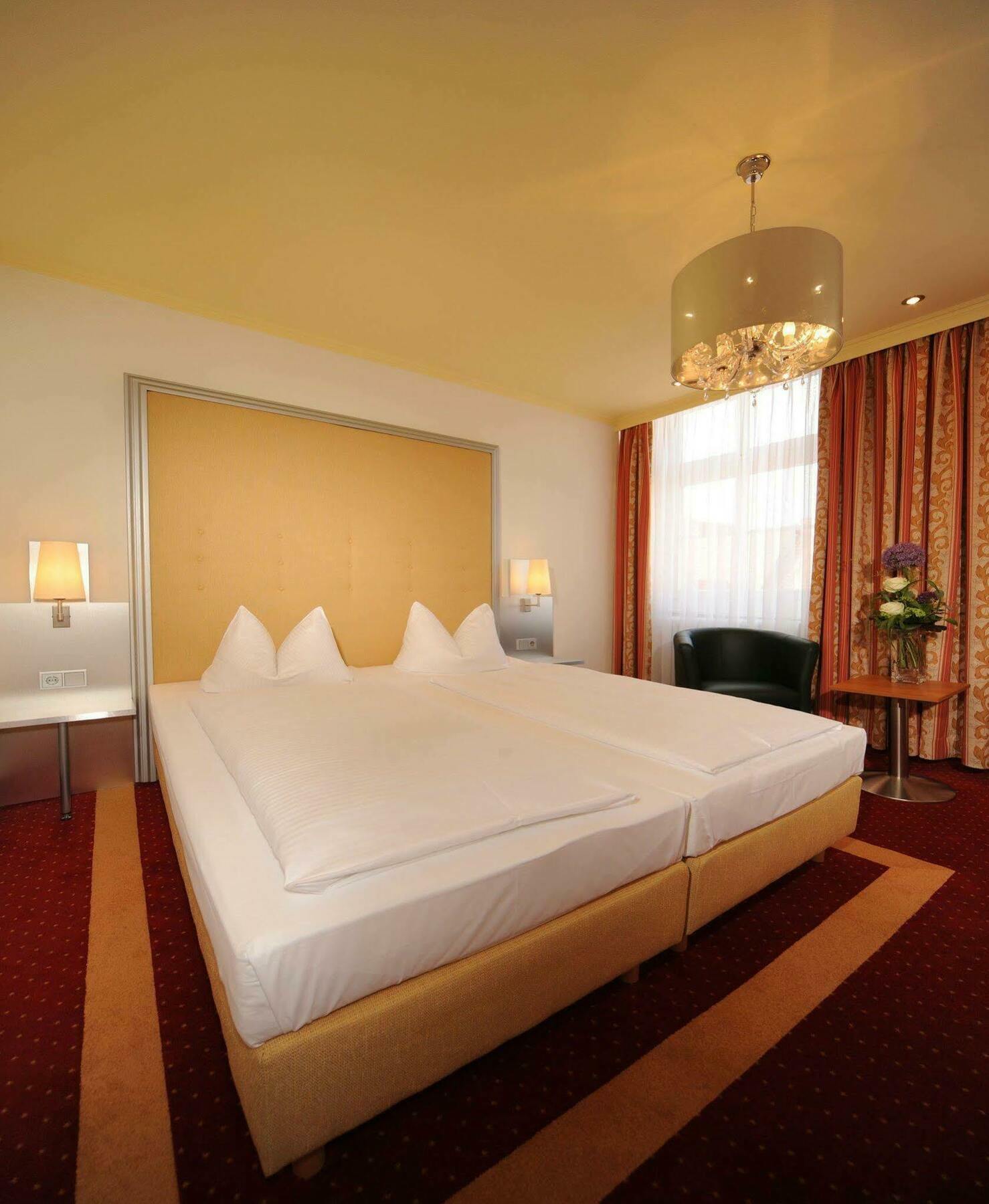 Hotel Celler Hof Esterno foto